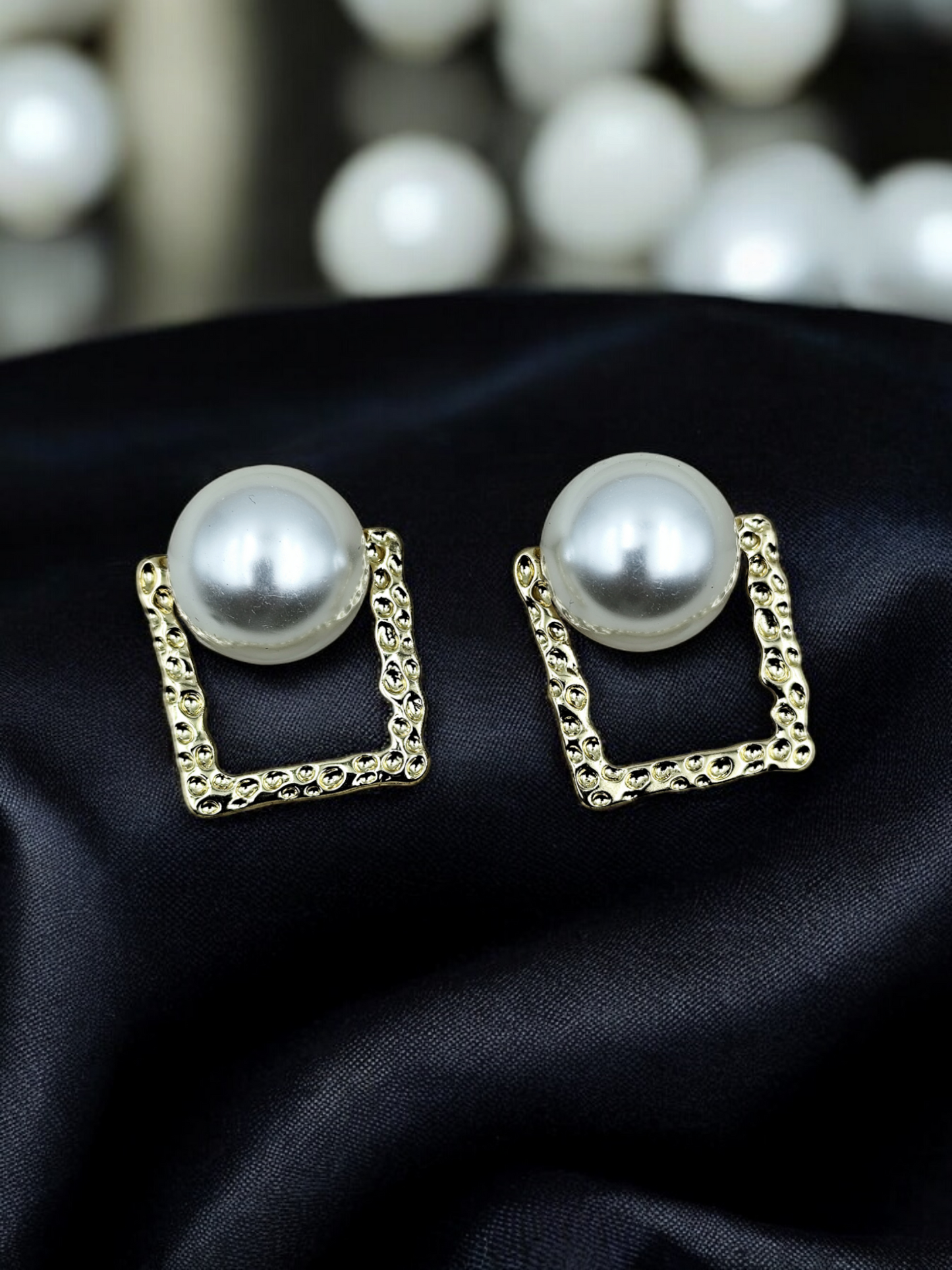 PEARL SQUARE EARRINGS